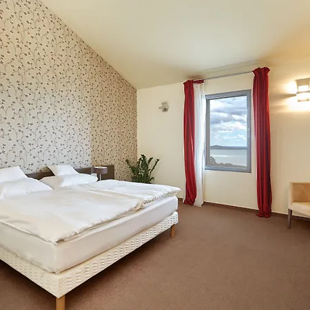 Patzay Borhotel מלון 3*